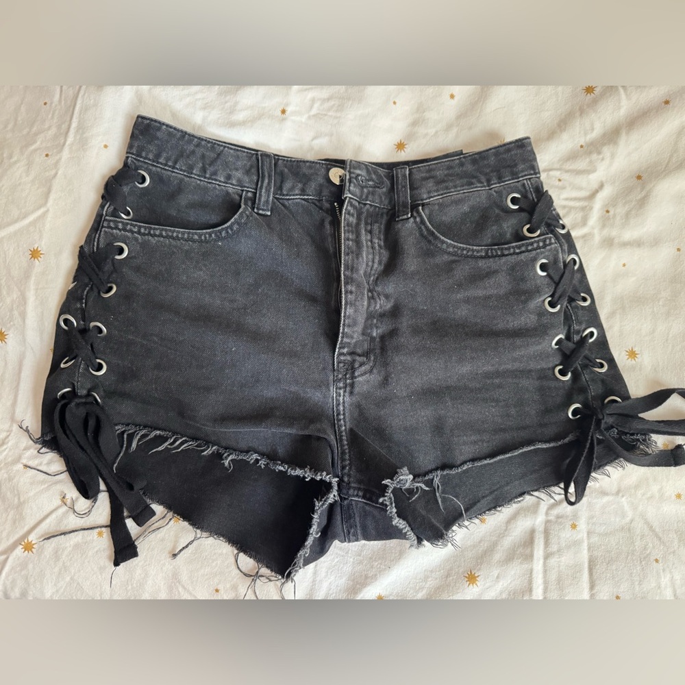 H&M - Black Lace-Up Denim Shorts - size 6